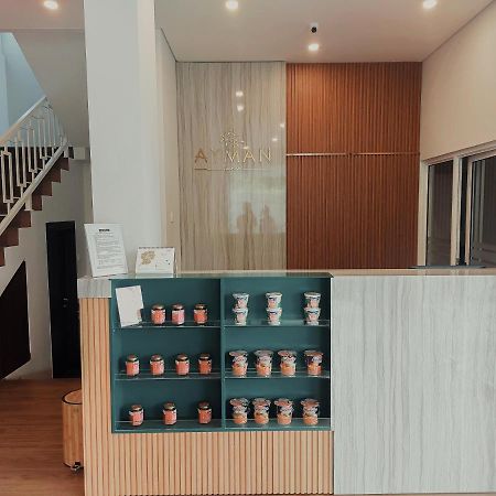 Ayman Syariah Hotel Сурабая Екстериор снимка
